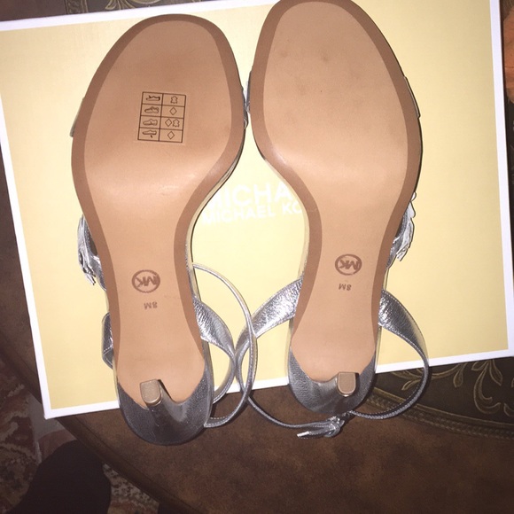 MICHAEL MICHAEL KORS ANKLE STRAP HEELS - Picture 5 of 8